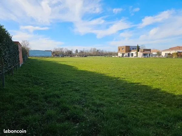 Terrain 2 590 m² Longages