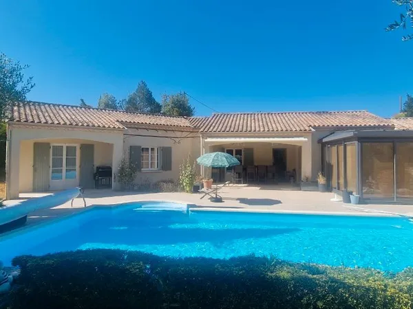 Maison 7 pièces 159m2 + véranda Grand terrain 33390 Blaye Proche centre