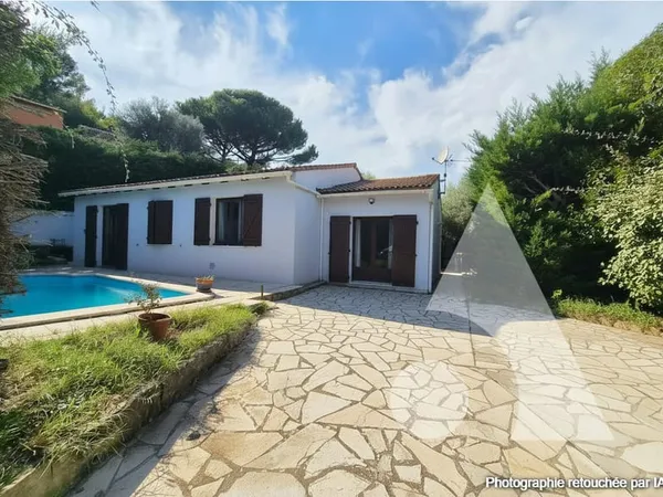Le Beausset : votre maison de plain-pied avec piscine, au calme et près de tout - 385 000 €