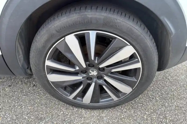 Peugeot 3008 hybrid4 300 e-eat8 — photo 12