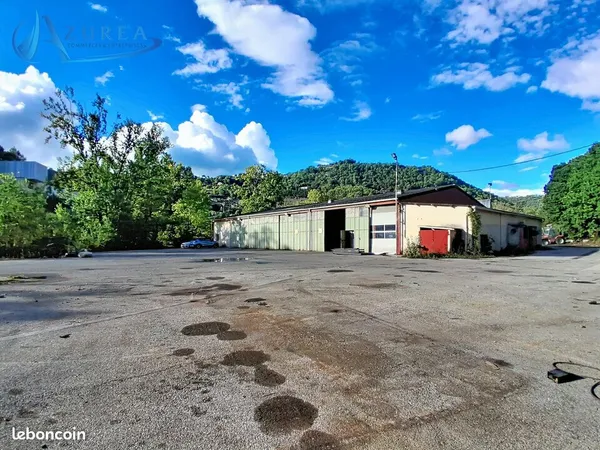 ENTREPOT - LOGISTIQUE 895 m² PEILLON