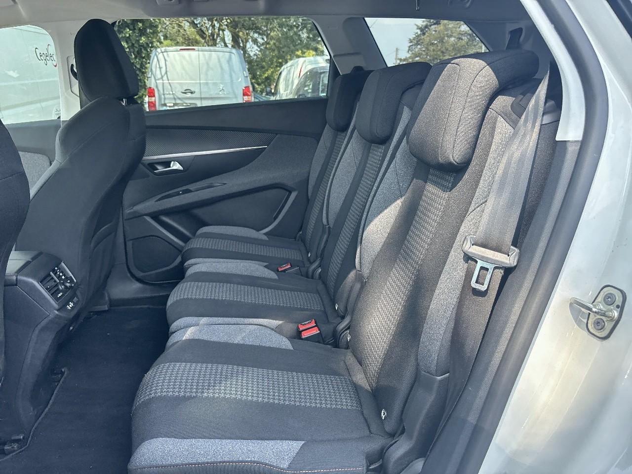 Peugeot 5008 puretech 130ch s&s bvm6 active — photo 6