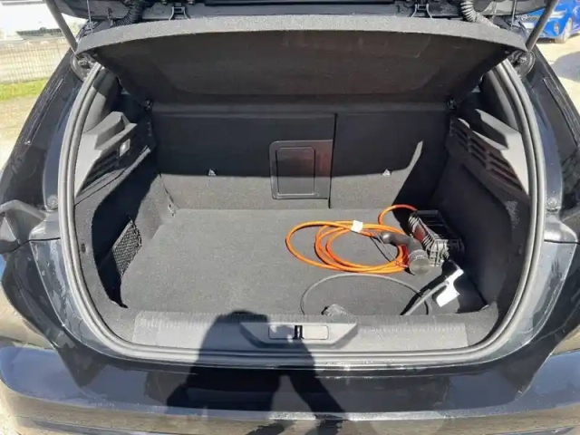 Peugeot 308 phev 180 e-eat8 — photo 28