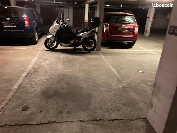 PARKING A VENDRE RUE DE REUILLY (PARIS 12ième)