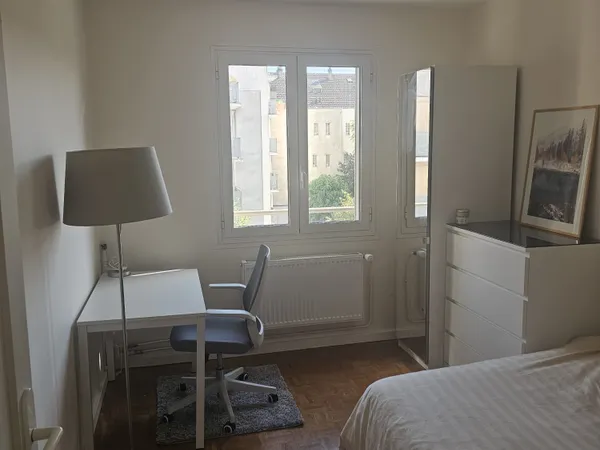 Loue chambre en colocation dans appartement