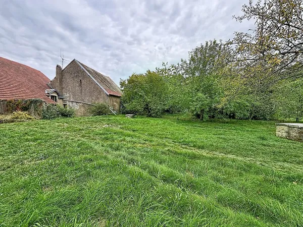 Ancienne ferme à rénover ? 176 m² 55 € Dépendances ? Terrain