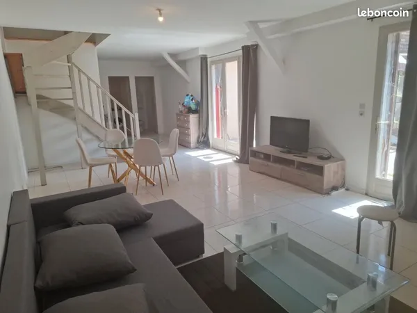 Montereau meublé 100 m2 2 chambres 4 lits doubles et canapé convertible exterieur 4-6 personnes