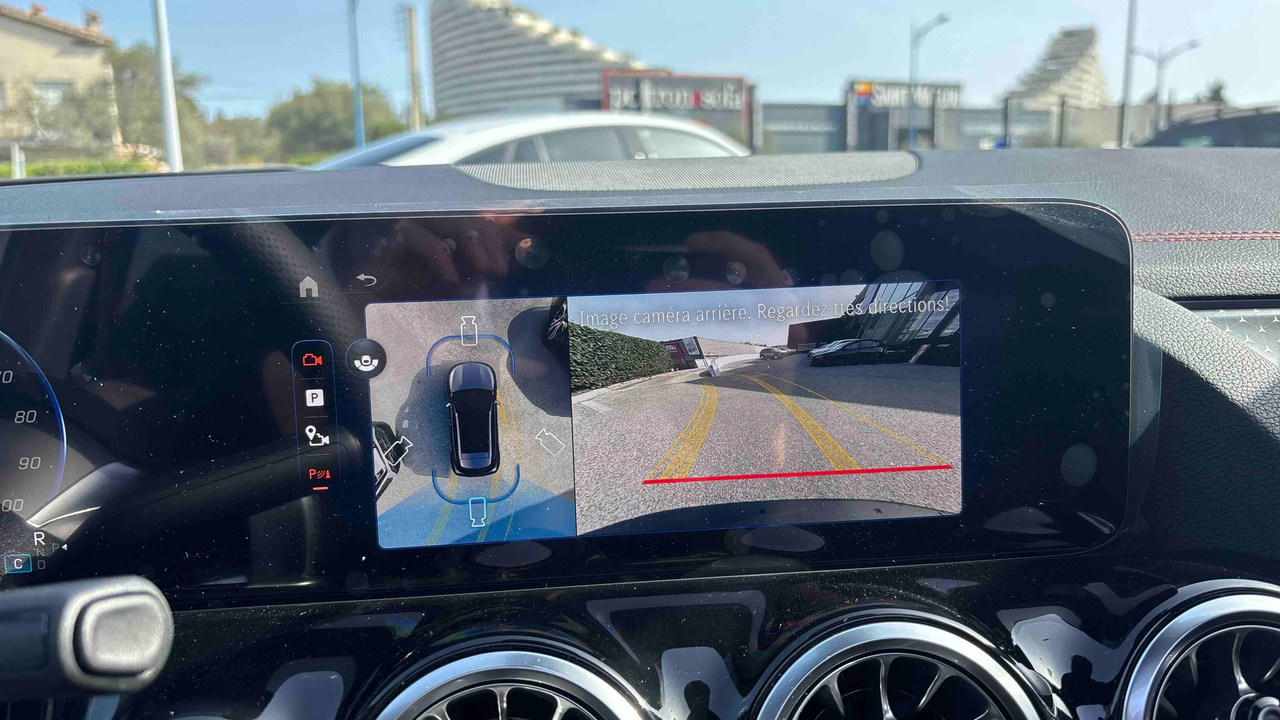 Mercedes EQA 300 4Matic — photo 20