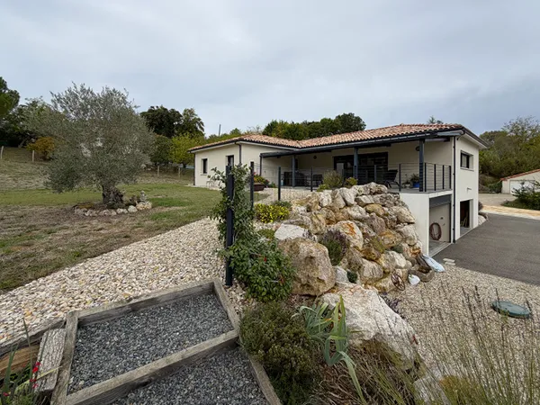 Maison 2 pièces 166 m²