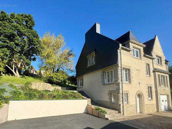 Maison bourgeoise familiale 5 Chambres quartier calme proche centre-ville