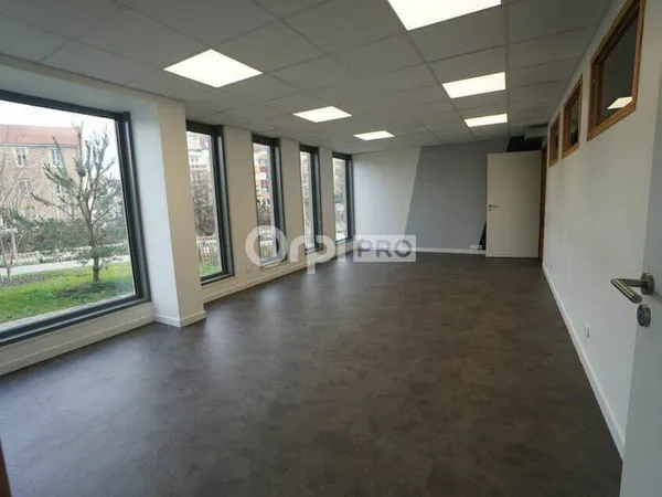 Local 230 m²