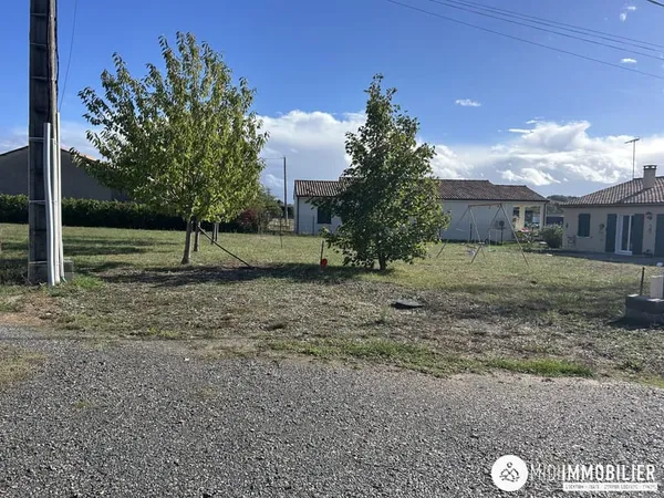 Terrain constructible de 794 m² entièrement viabilisé (eau, €
