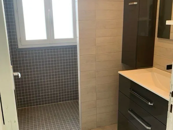 Beau pavillon moderne 6 chambres rénové intérieurement récemment avec ravalement des façades