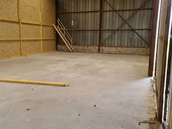 Local d’activité et entrepôt Location Rédené  150m² 500€
