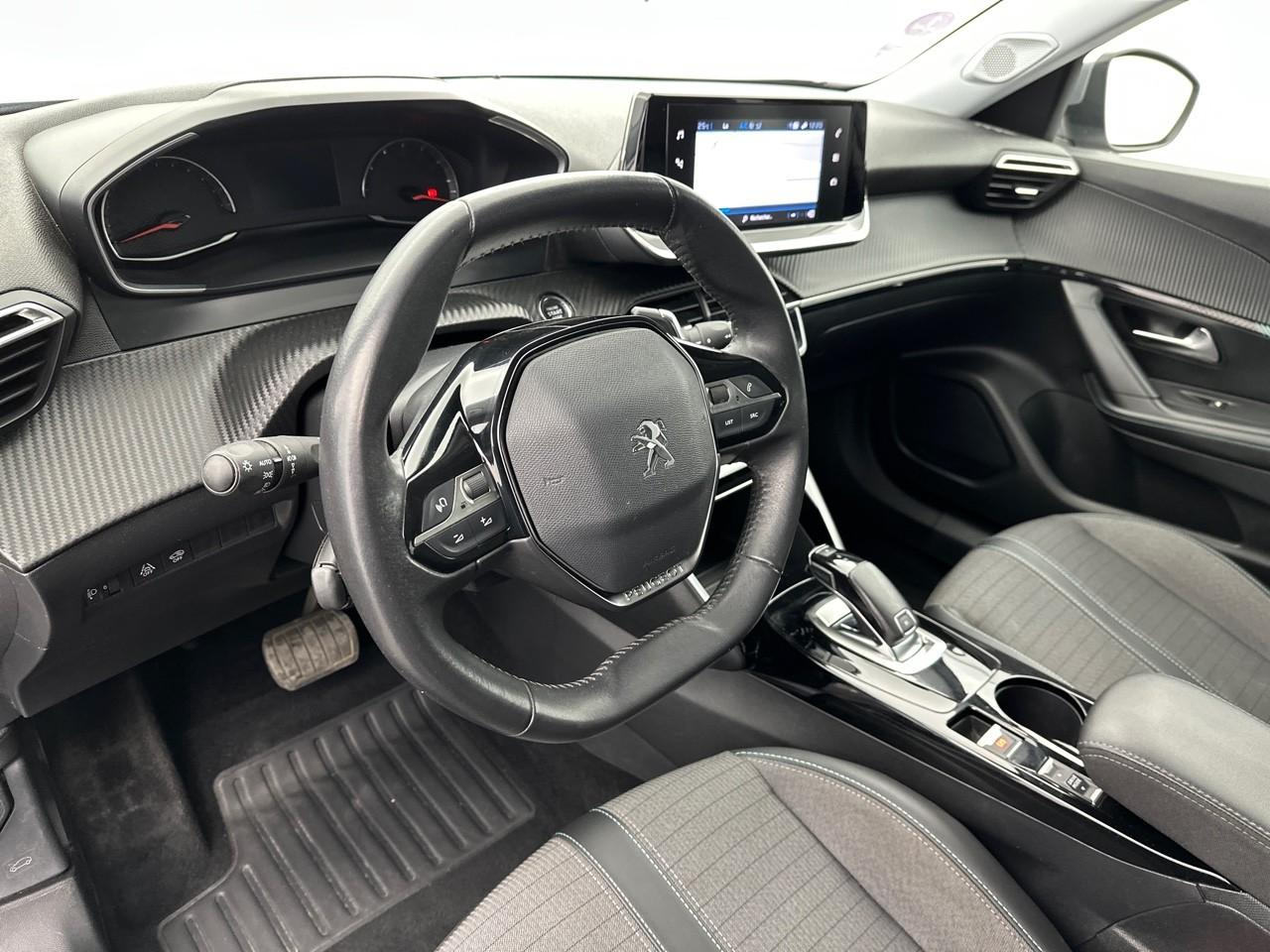 Peugeot 2008 puretech 130 s&s eat8 allure pack — photo 8