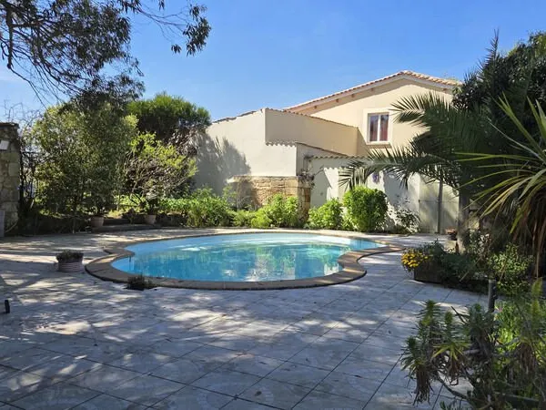 Propriété d'exception-maison de charme avec activité chambres d'hôtes avec vue sur les vignes