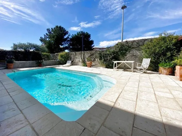 Maison 10 pièces 235 m²