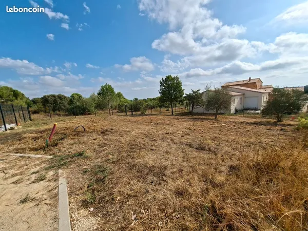 Terrain constructible viabilisé - 660 m2