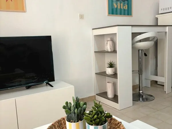 🌿 Rare Studio meublé avec extérieur, piscine et parking dans domaine sécurisé