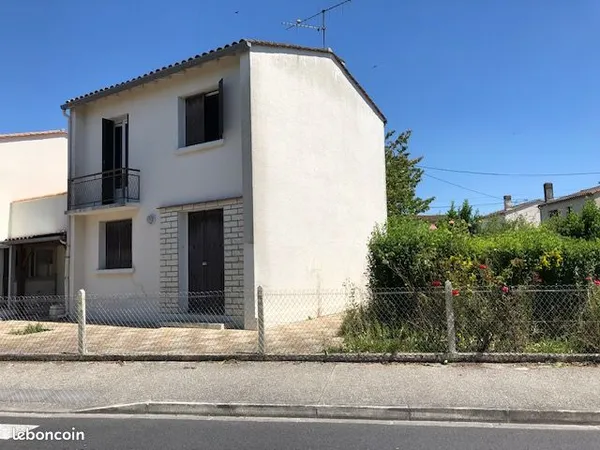 Maison divisée en deux studios rénovés avec garage - Idéal investisseur