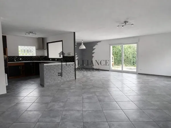 Maison semi-plain-pied 4 chambres avec jardin 150m²