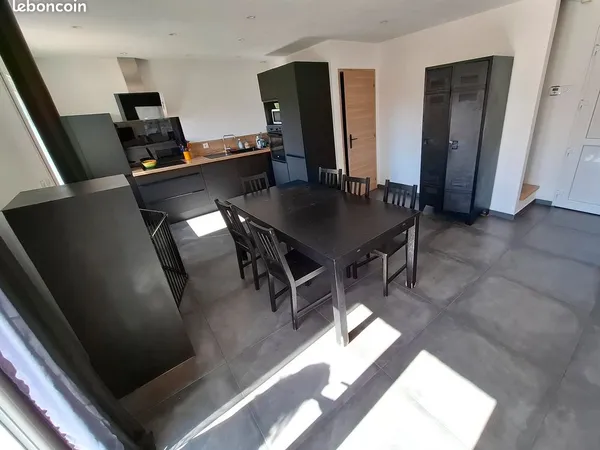 À LOUER - Appartement avec jardin et terrasse en plein centre