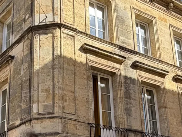 BORDEAUX SAINT MICHEL BEL IMMEUBLE EN PIERRE DE RAPPORT