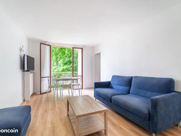 Grande chambre dans une belle coloc