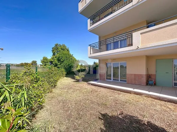 À vendre - Appartement T3 récent avec jardin privatif et piscine - Le Muy (83)