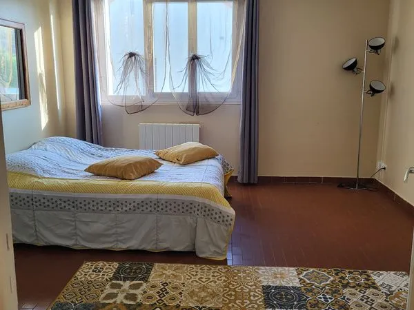 LOCATION F1 de 25m2 à 8kms d'Auxerre (village de campagne)