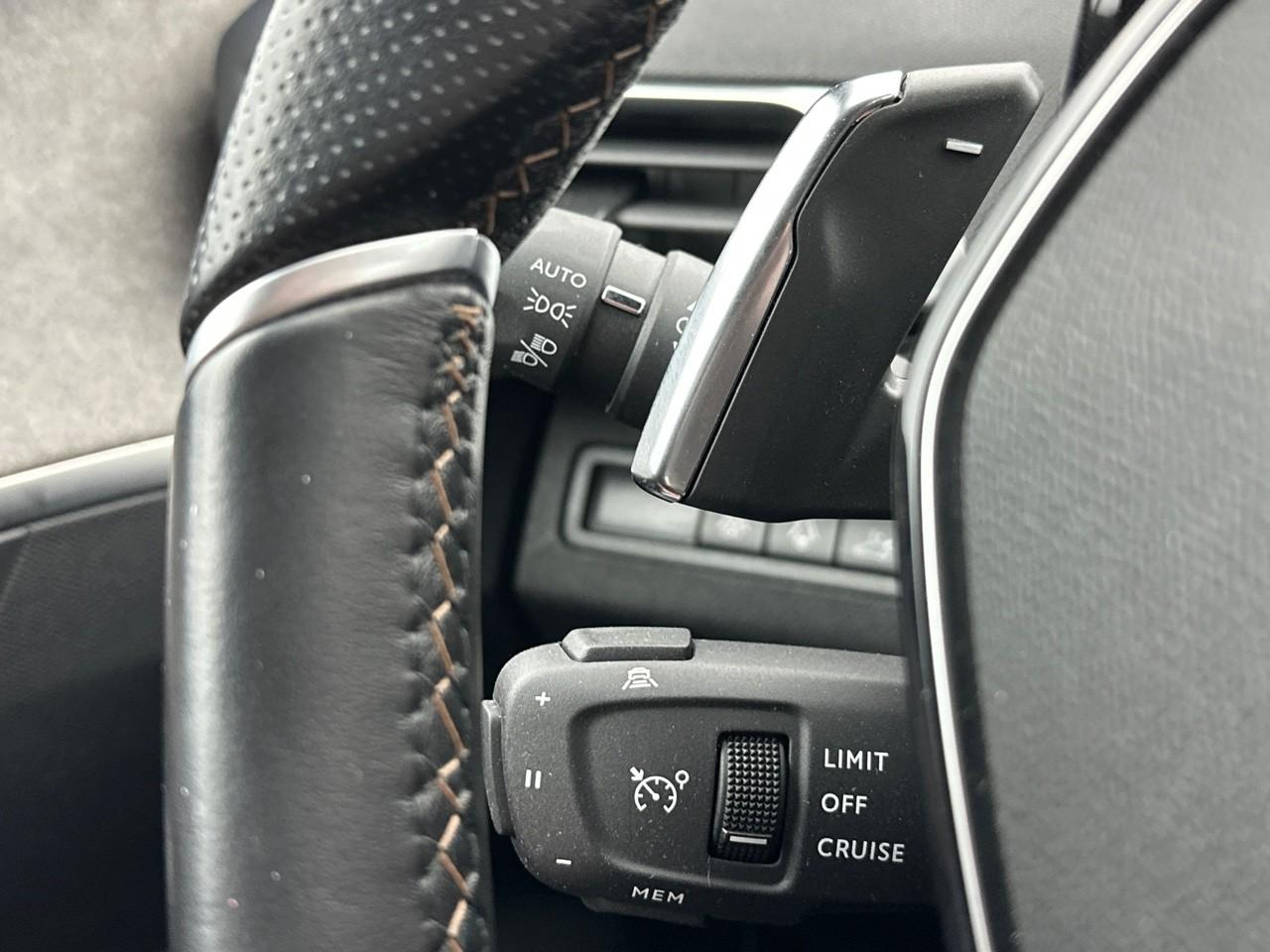 Peugeot 3008 puretech 130ch s&s eat8 gt pack — photo 17