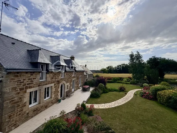 Maison 11 pièces 310 m²