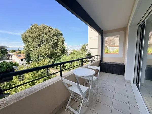 Arceaux, appartement 2 pièces rénové, terrasse, ascenseur, p