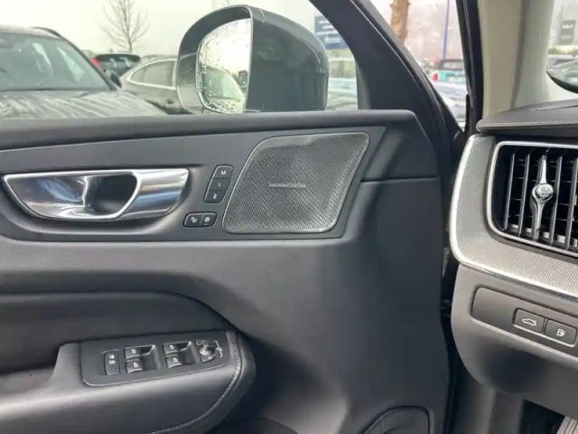 Volvo Xc60 t6 awd hybride rechargeable 253 ch+145 ch geartronic 8 — photo 19
