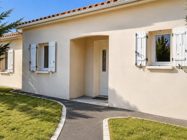 Propriété d'exception de plain-pied avec piscine - Availles-