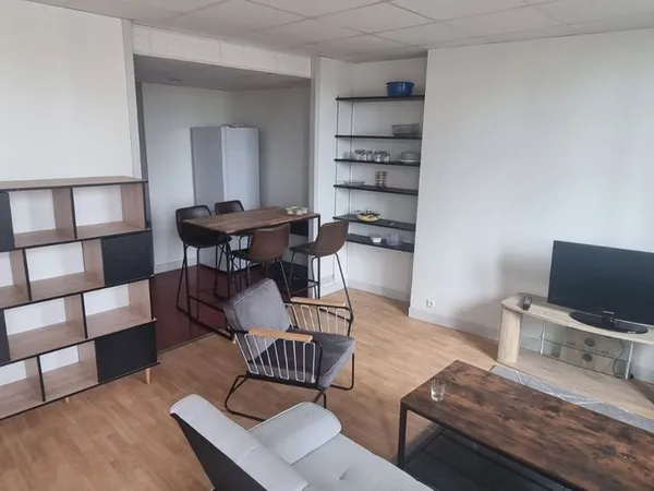 T3 meublé — Hypercentre Pau, 7 cours Bosquet — Vue panoramique sur les Pyrénées