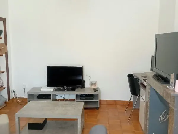 Appartement + petite cour