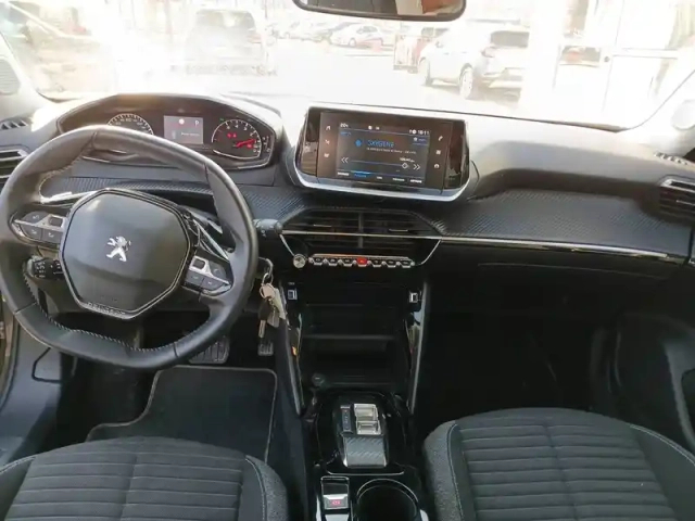 Peugeot 2008 puretech 130 s&amp;s eat8 — photo 11