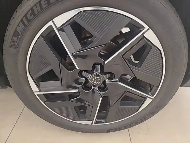 Peugeot 408 puretech 130 ch s&amp;s eat8 — photo 13