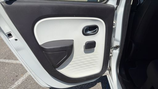 Renault Twingo 1.0 SCe 70 - Intens – 2015 – 41085 km – Essence – Boîte Manuelle — photo 7