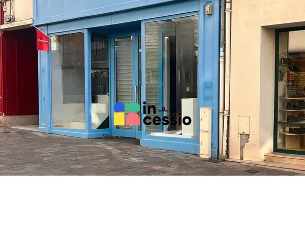 Local commercial 1 pièce 195 m²