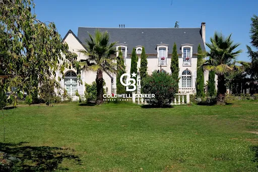 Maison 8 pièces 330 m²