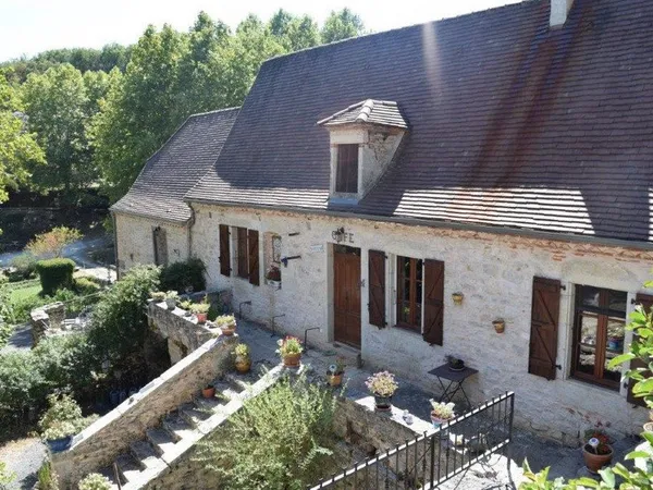 Maison en pierre et son gîte attenant