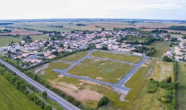 Terrains constructibles à vendre sur Les Magnils Reigniers de 643 m²