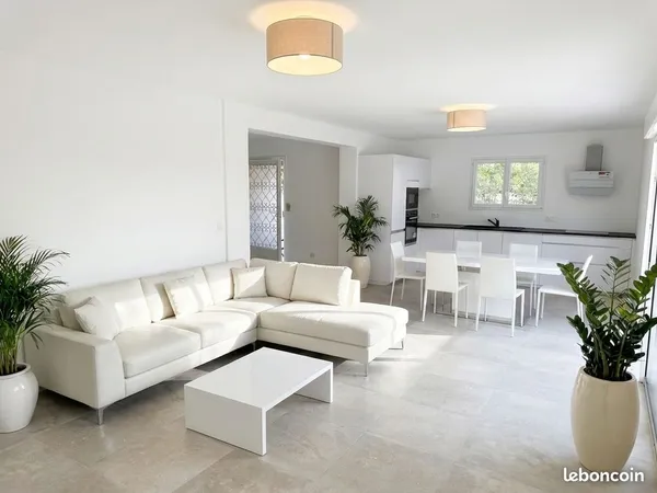 Villa 250m2 dont appartement indépendant 69m2