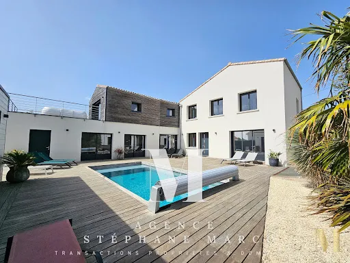 Maison 5 pièces 275 m²