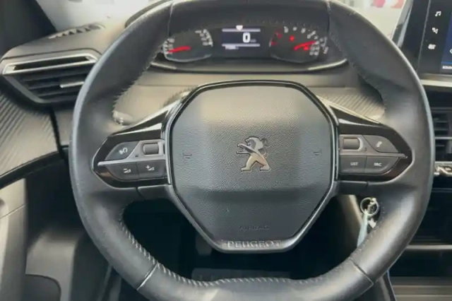 Peugeot 2008 puretech 100 s&amp;s bvm6 — photo 14
