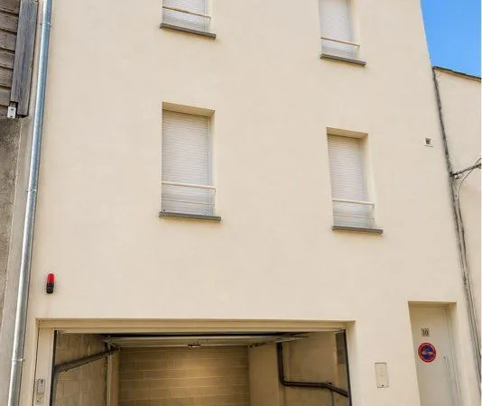 Loue places de stationnement dans box (Mazargues)