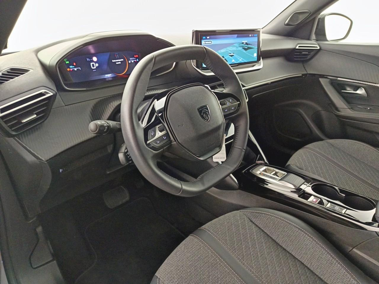 Peugeot 2008 puretech 130 s&s eat8 allure — photo 12