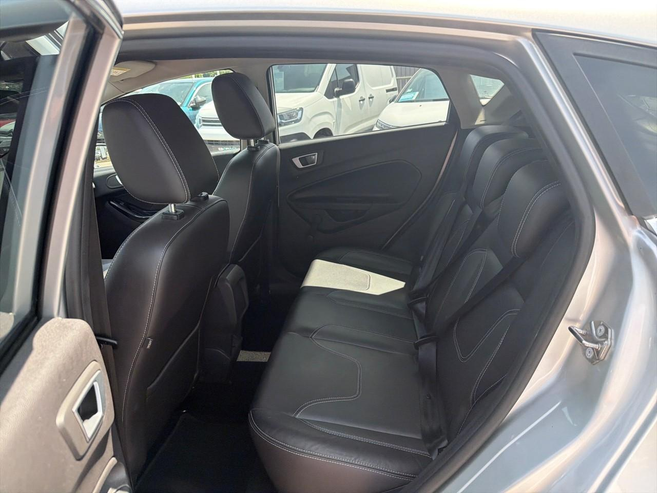 Ford Fiesta 1.0 ecoboost 125 s&s titanium — photo 10